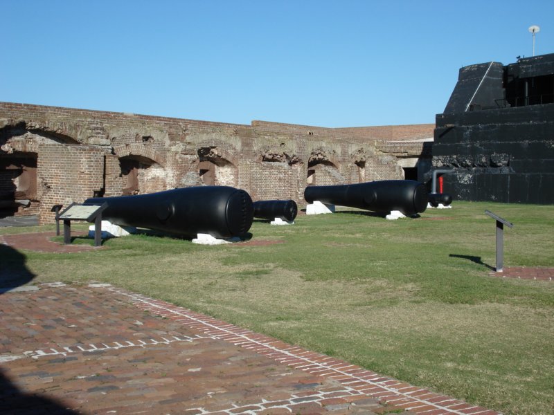 cannonsatftsumter.jpg